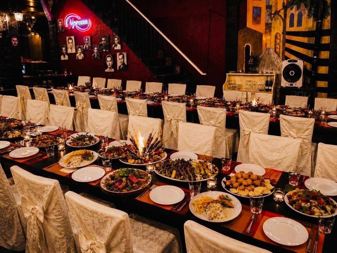مطعم نيوترون، مطعم في باب توما