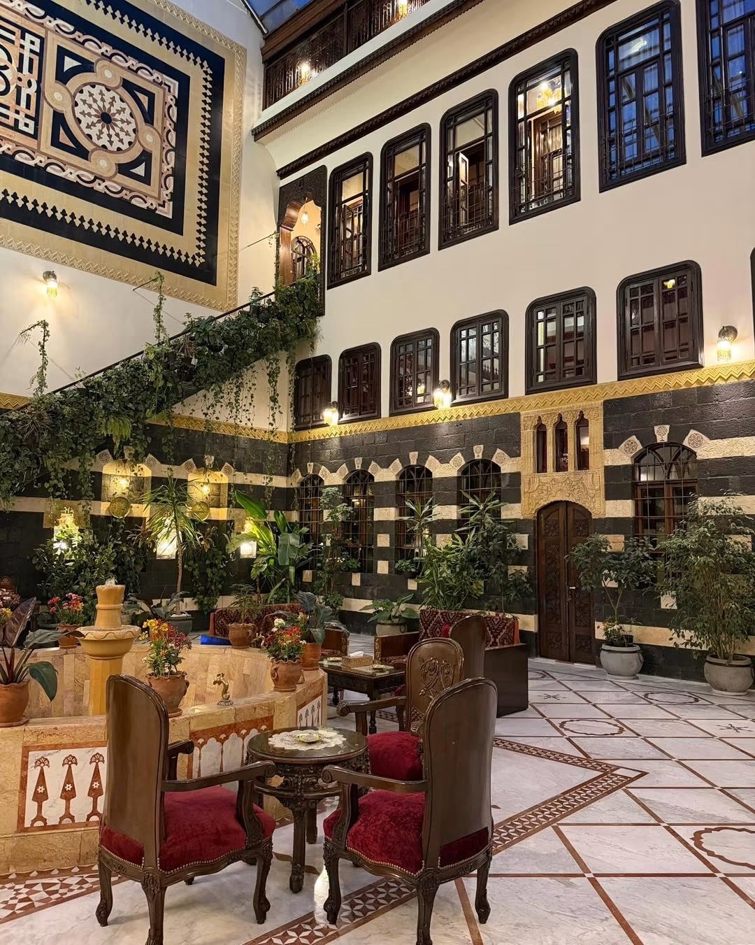 فندق بيت الوالي، فندق في باب توما