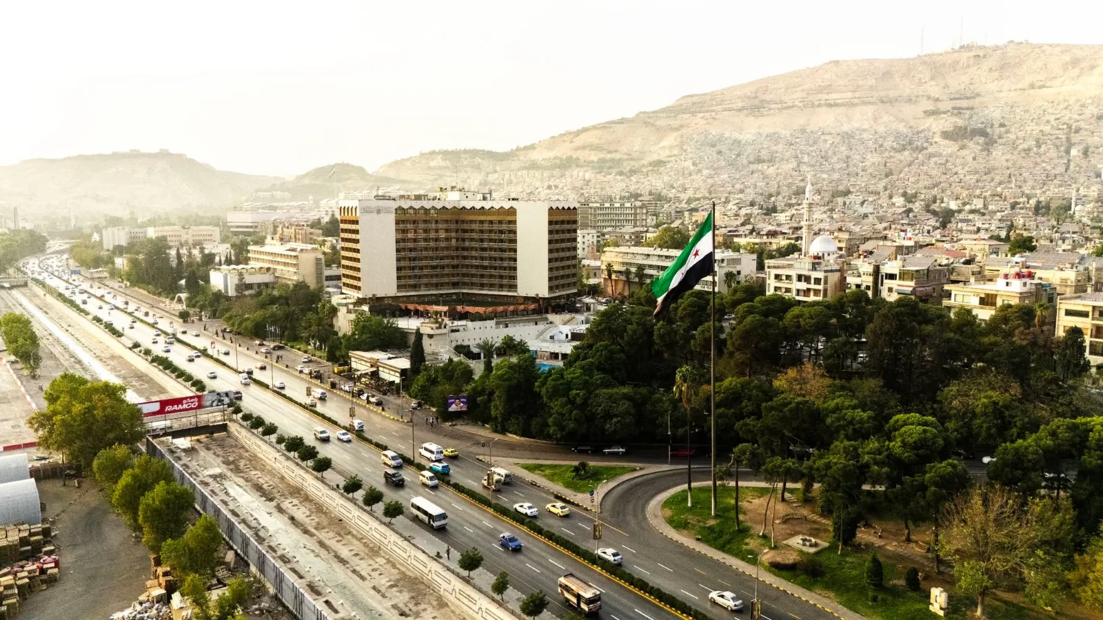 فندق داما روز، فندق في أبو رمانة